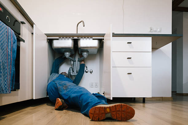 Professional Emergency Plumber technician working in Warwick, MD